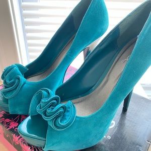**SOLD**-- Qupid pump heel teal suede